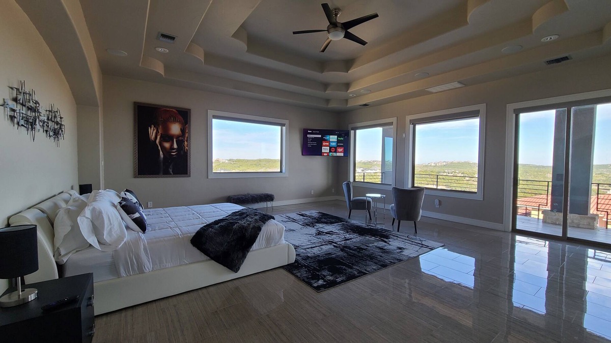 Cielo Vista House | Luxurious mansion with 7 spacious master suites and gorgeous views