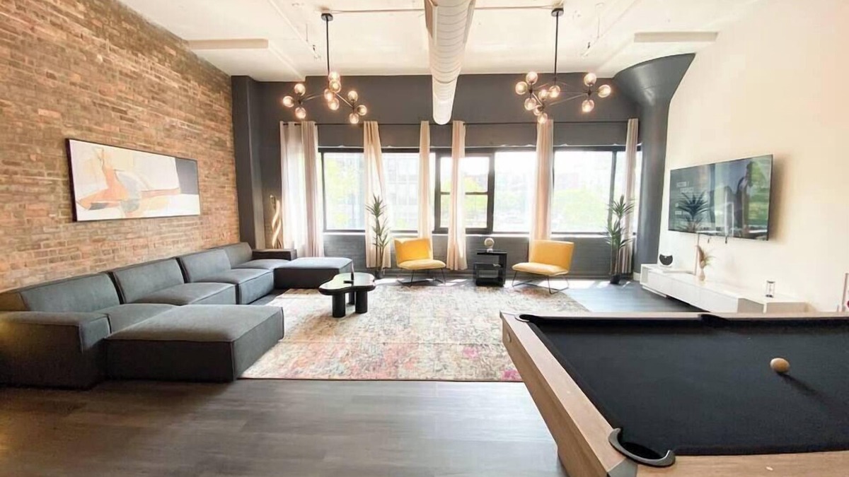 Near South Side Apartment | Luxurious McCormick 6 bed/4 bath Suite for up to 12 guests w Jacuzzi/Opt parking