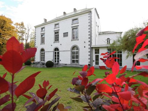 Mettet House | Luxurious Mettet Mansion
