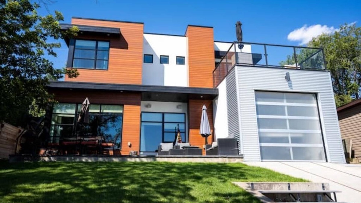 Fort Qu'Appelle Cottage | Luxurious Modern WaterFront Cottage/ICE FISHINGnn