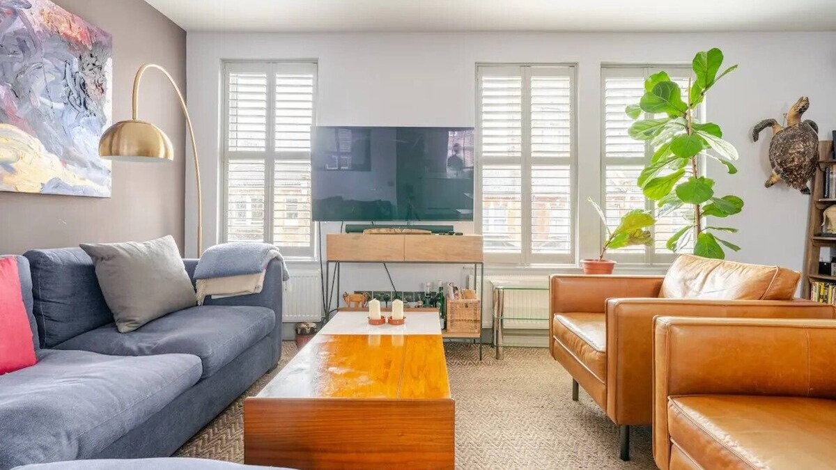 Golborne Apartment | Luxurious Modern 2 bedroom Notting Hill Townhouse with Patio