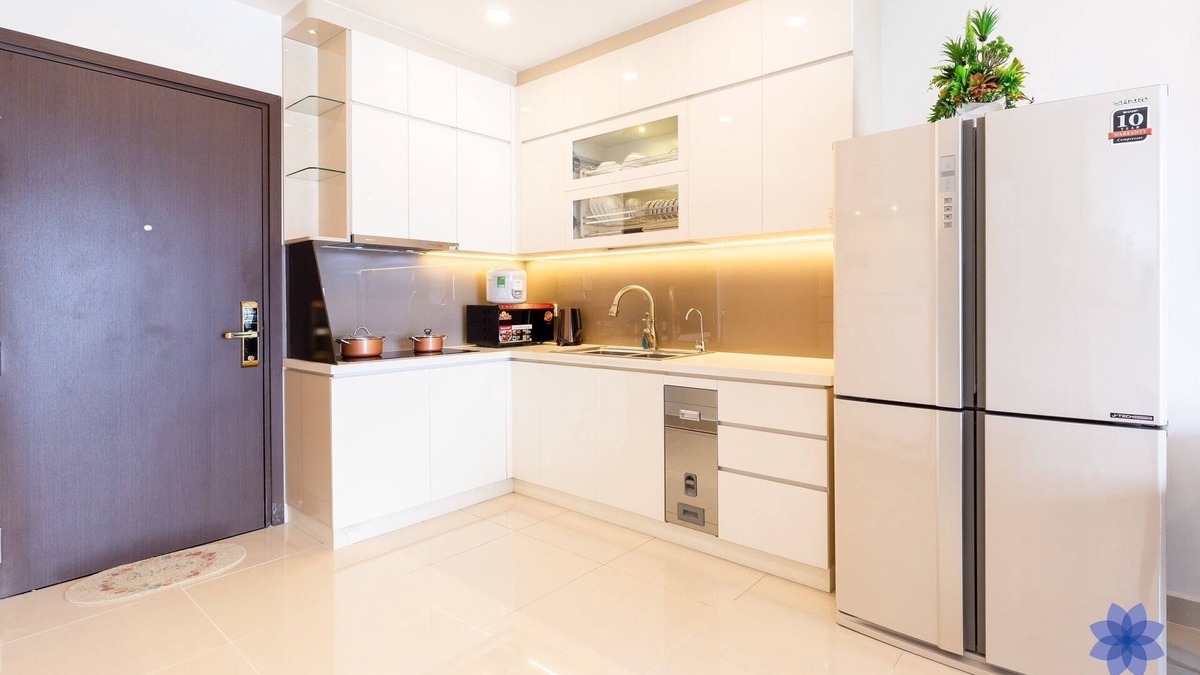 Tan Binh House | Luxurious & Modern 2Brs Apartment, Free Gym & Pool, 2.5km from airport