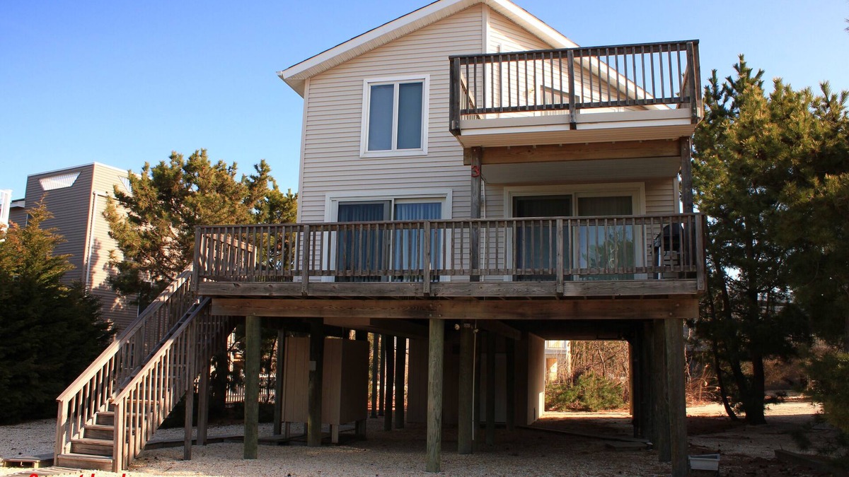 Harvey Cedars House | Luxurious modern elegant oceanblock house in quiet neigborhood well maintained