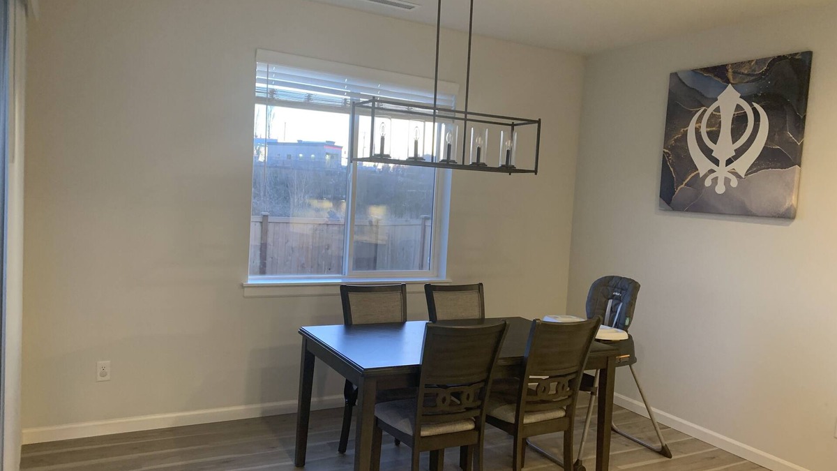 West Lake Stevens House | Luxurious Modern Home minutes away from the lake and all your convenient stores!