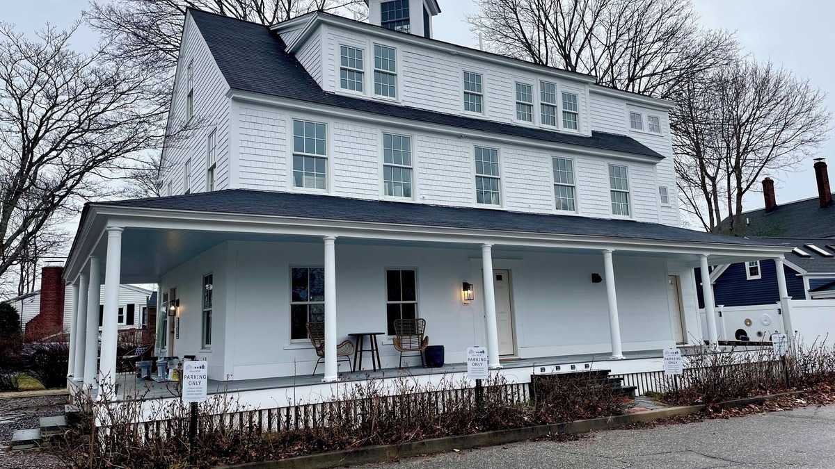 Kennebunkport Hotel | Luxurious Modern Prime location Kennebunk Cottage