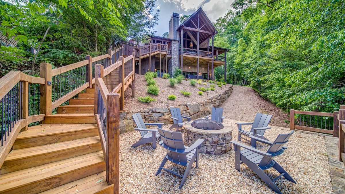 Blue Ridge House | Luxurious modern rustic house on Lake Blue Ridge - sleeps 14
