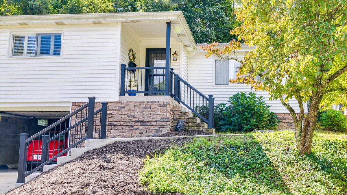 Morgantown House | Luxurious Morgantown Retreat w/Stunning Views!