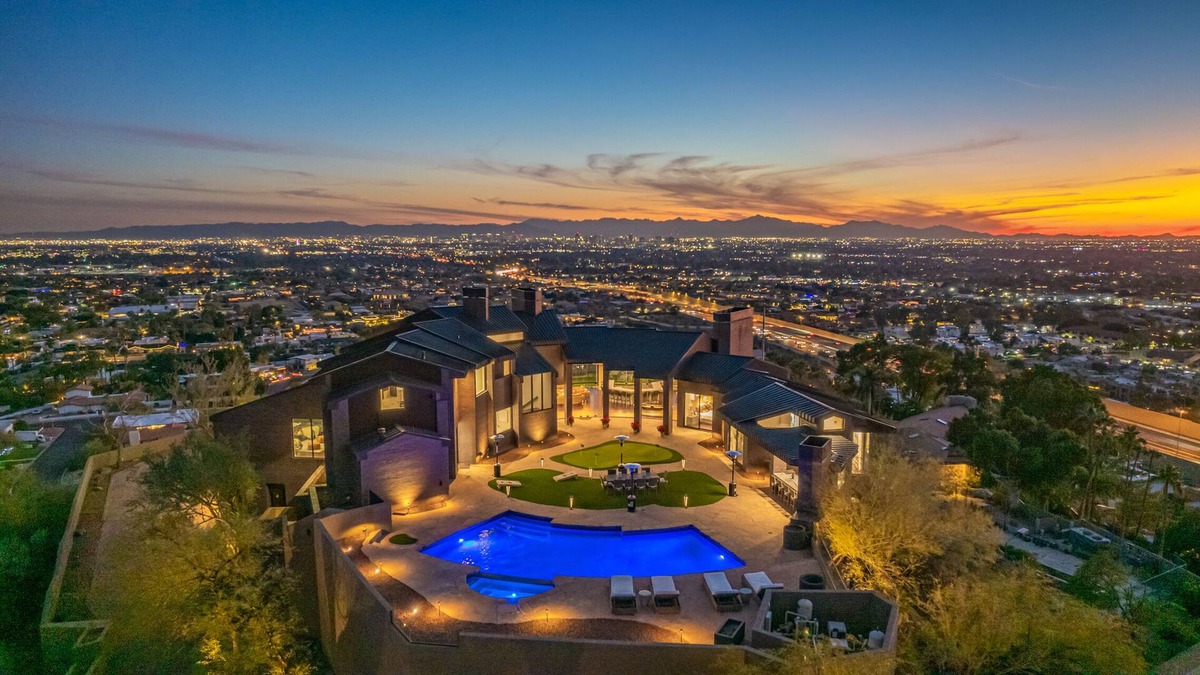 Pointe Villa | Luxurious Mountaintop Mansion, Heated Pool & Views