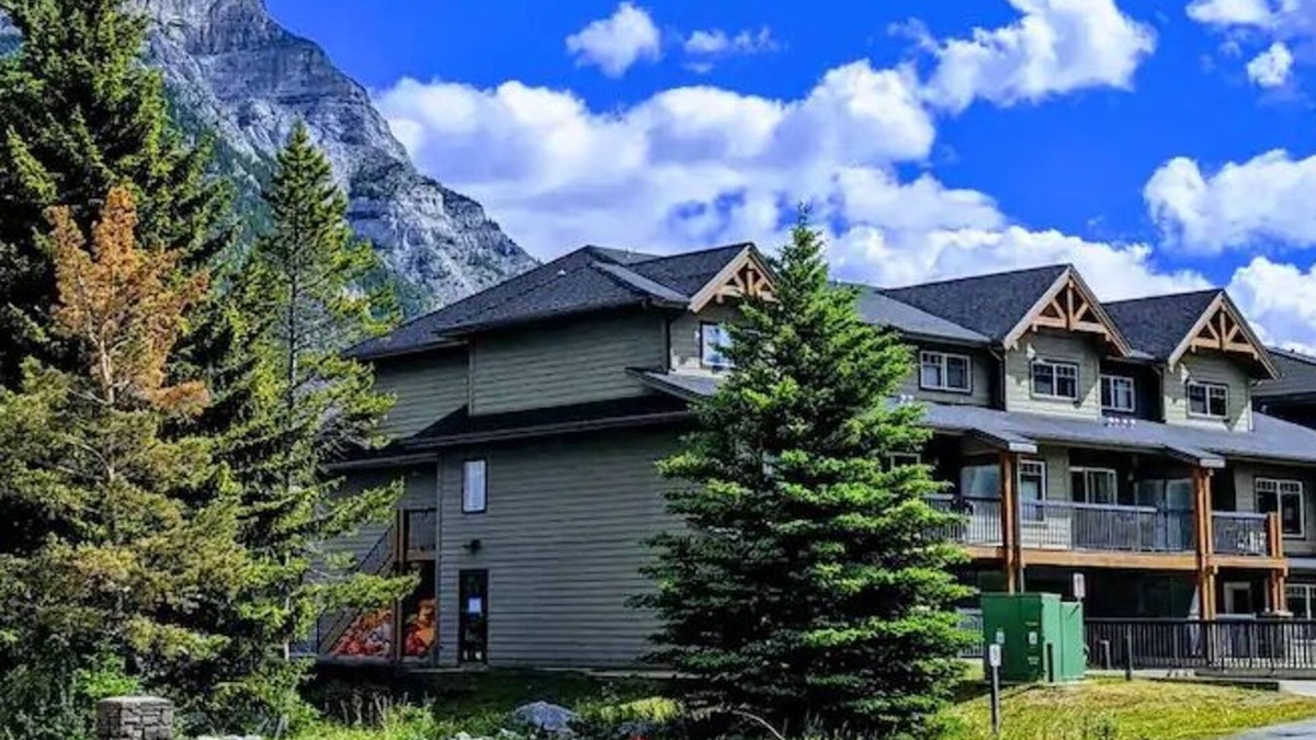 Dead Man's Flats Resort | Luxurious Multi-level Condo in Premium Resort