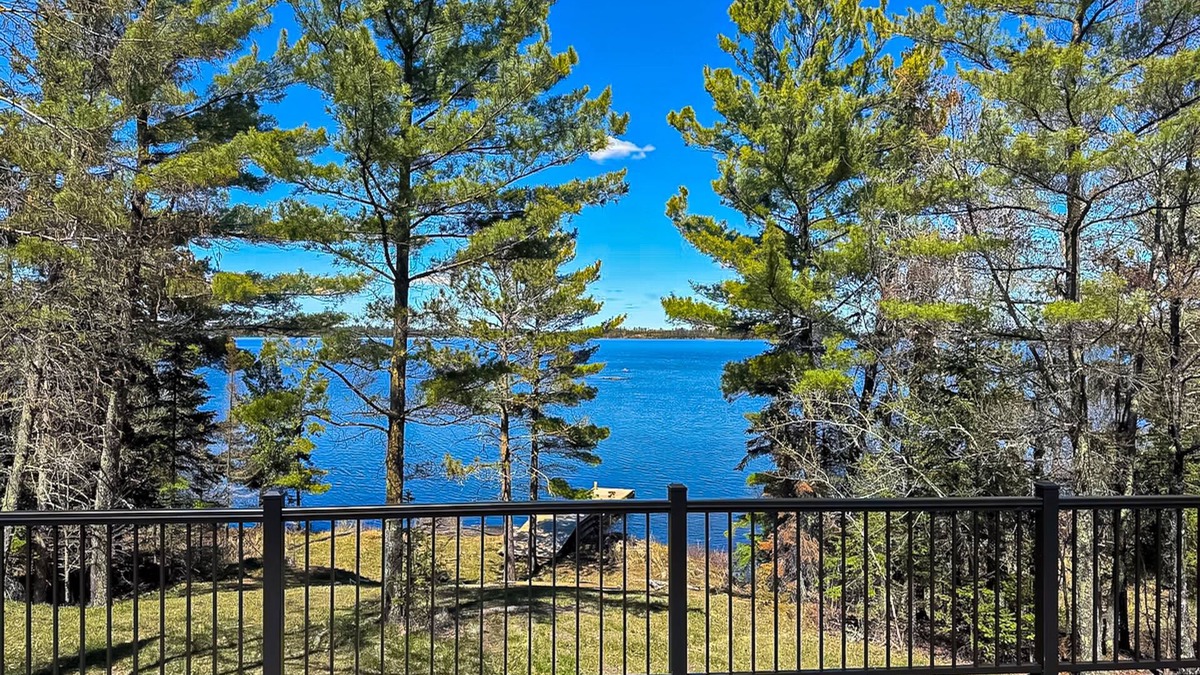 International Falls Cabin | Luxurious newly renovated lake home on Rainy Lake near Voyageurs National Park!