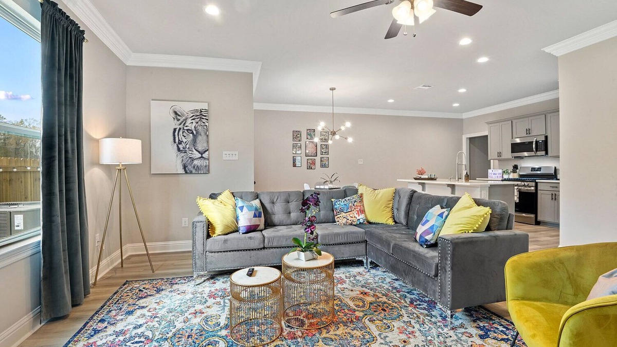 Highlands - Perkins House | Luxurious New 3b/2.5bath 4 miles from LSU
