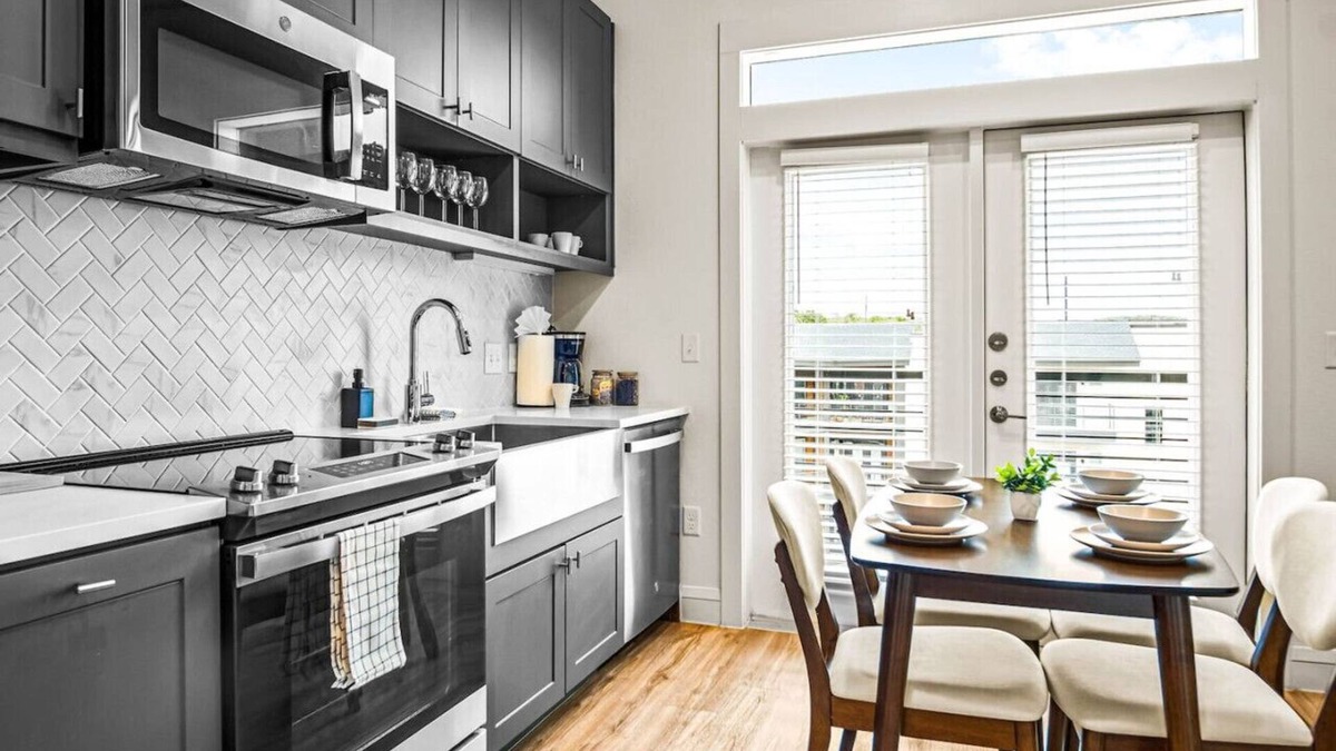 West Oak Hill Apartment | Luxurious New Unit|1Bd1Ba|Pool, Golf Sim