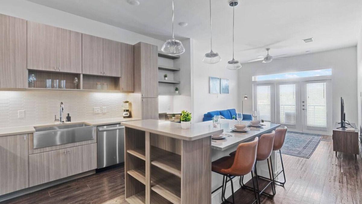 West Oak Hill Apartment | Luxurious New Unit|1Bd1Ba|Pool, Golf Sim