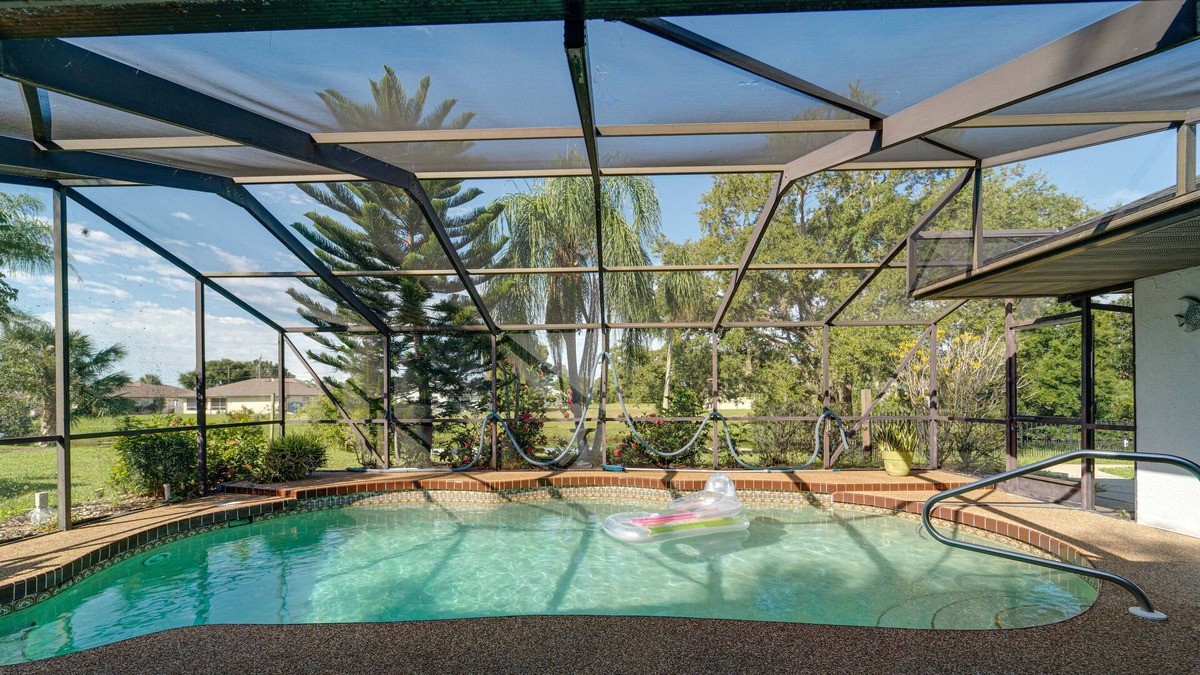 Pebble Beach House | Luxurious Oasis ~ Heated Pool ~ Pets OK