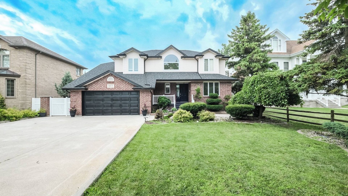 Windsor House | Luxurious Oasis with a Private HEATED Pool (OPEN September)