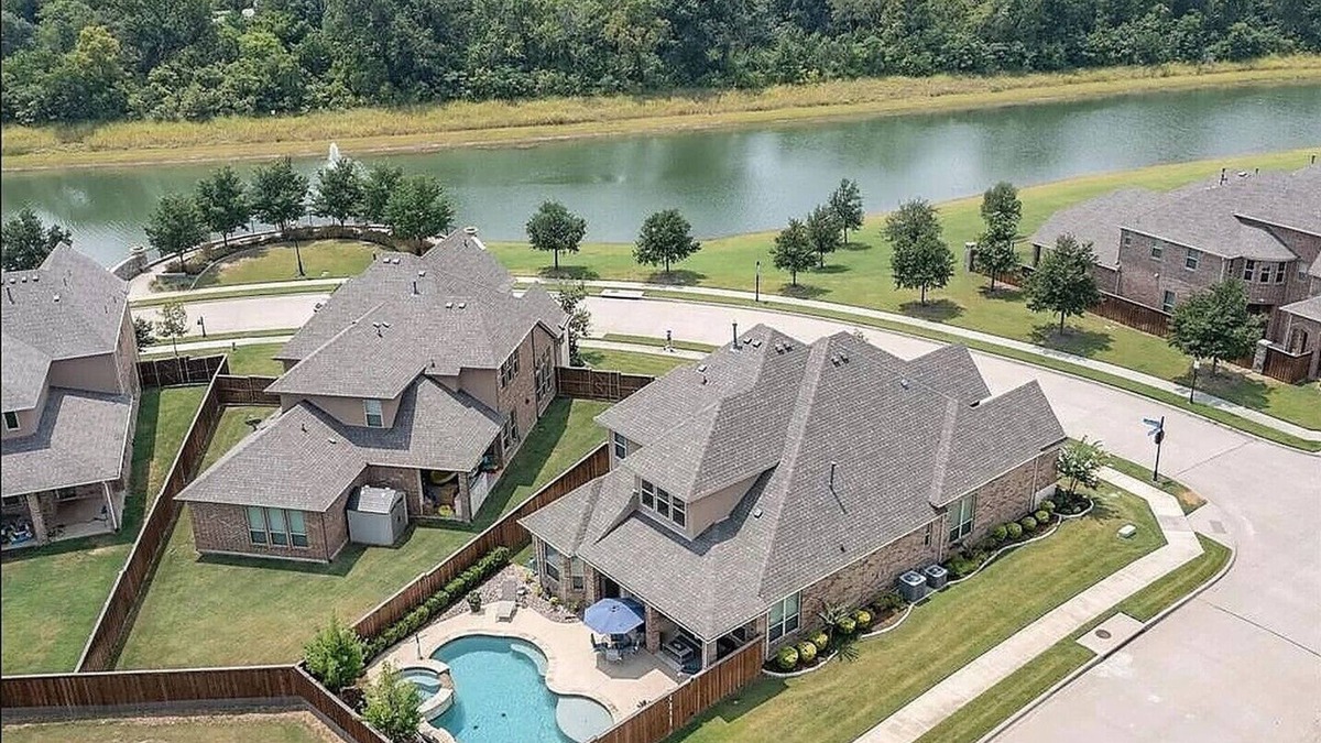 Coppell Villa | Luxurious Oasis with Pool/Spa 8 mins from Airport