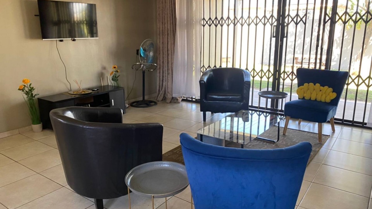 Harare Apartment | Luxurious open plan house with borehole and solar - 2046
