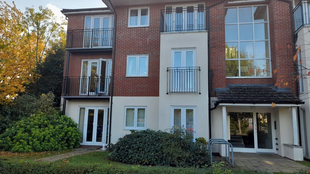 Shirley Apartment | Luxurious Penthouse Apartment close to NEC