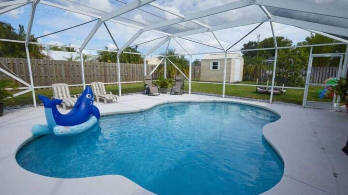 Port Saint Lucie Cottage | Luxurious Pool Cottage Sleep 2