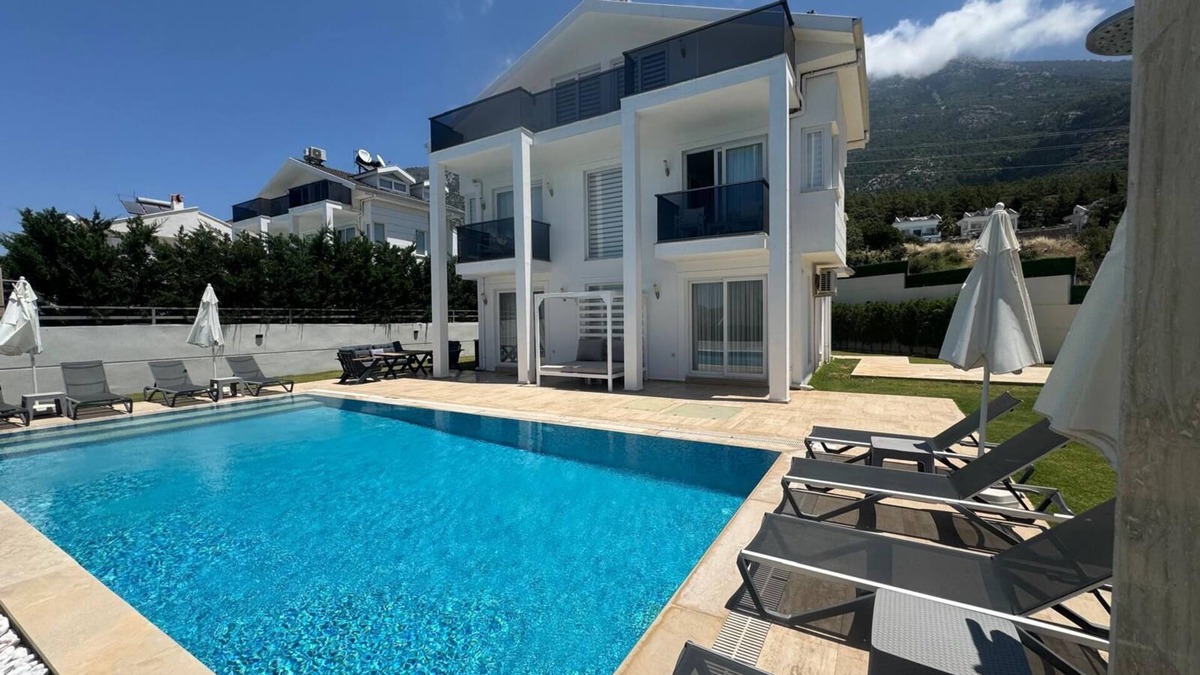 Oludeniz Villa | Luxurious Private 4 Bedroom Villa, all en-suite 5 minutes to Oludeniz Beach
