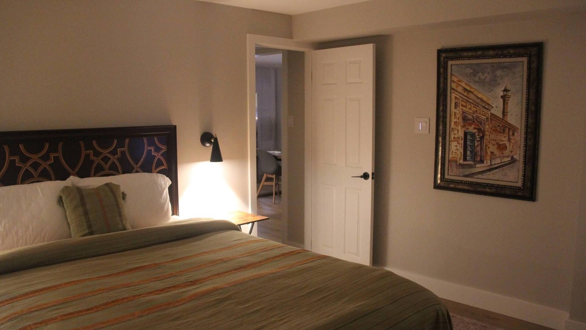 Glen Abbey Apartment | Luxurious Private Apartment