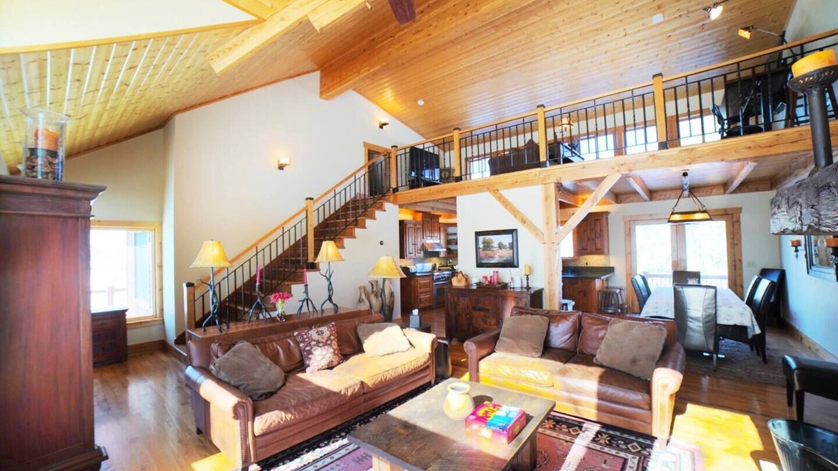 Victor House | Luxurious Private Mountain Retreat w/Hot Tub + Sauna