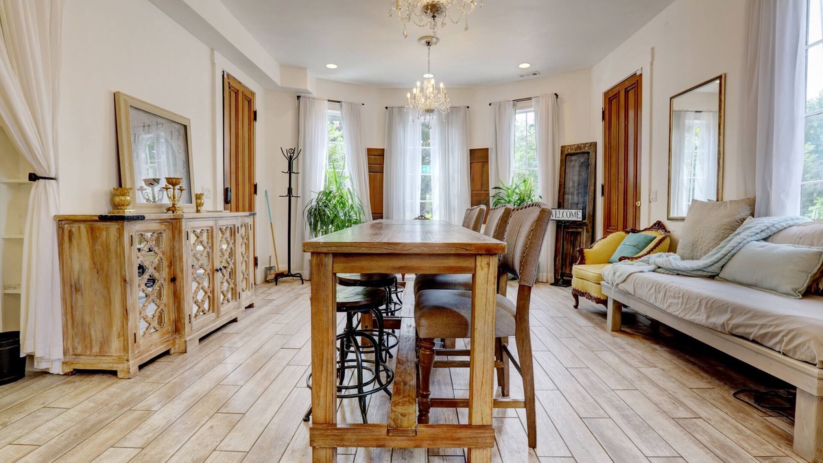 Clifton House | Luxurious Private Unmatched Location 10 Bed Washer/Dryer Safe Fast Wifi Walkable