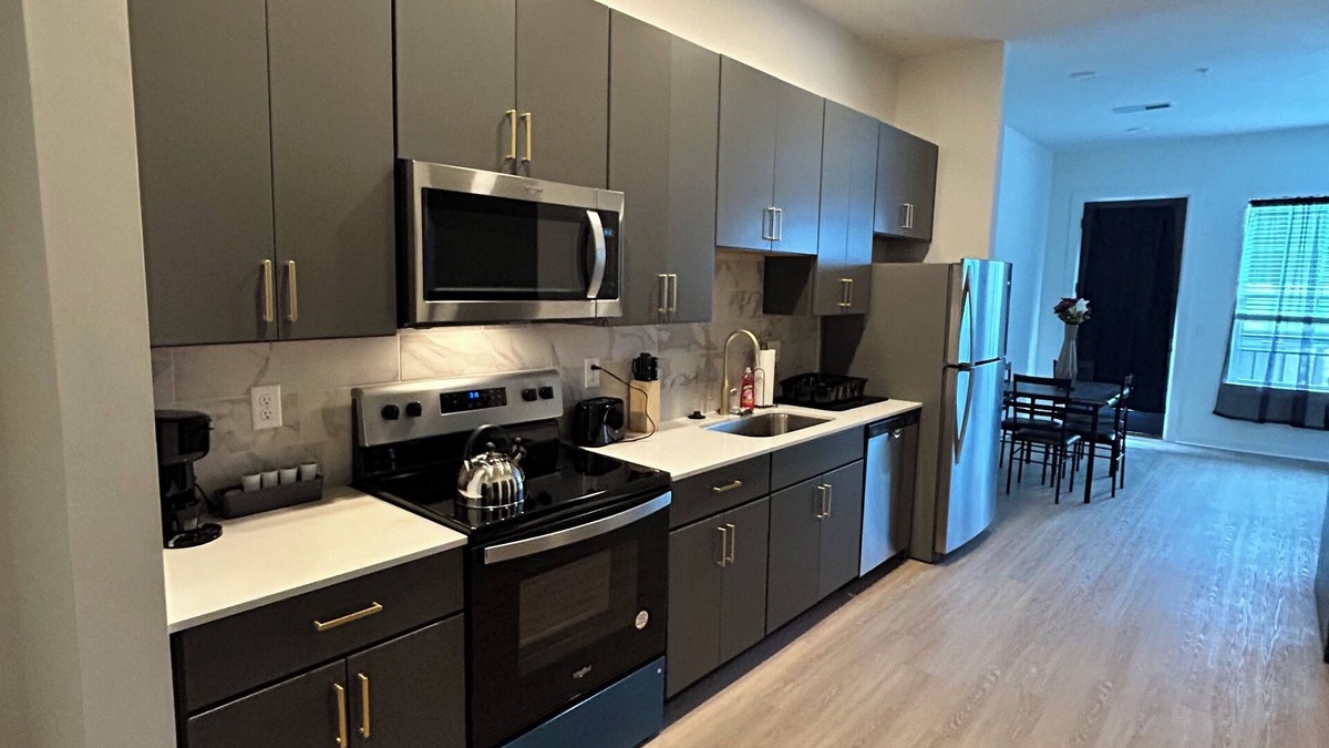 North Chesterfield Apartment | Luxurious QnBd Suite close to restaurants and local hospitals