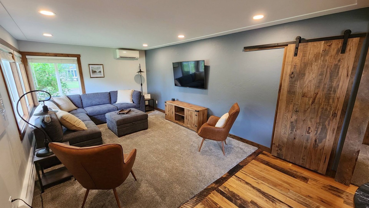 Hudson House | Luxurious remodel near historic downtown Hudson!