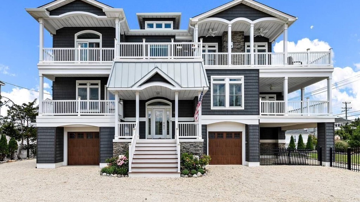 North Beach House | Luxurious rental short walk to beach or Bay