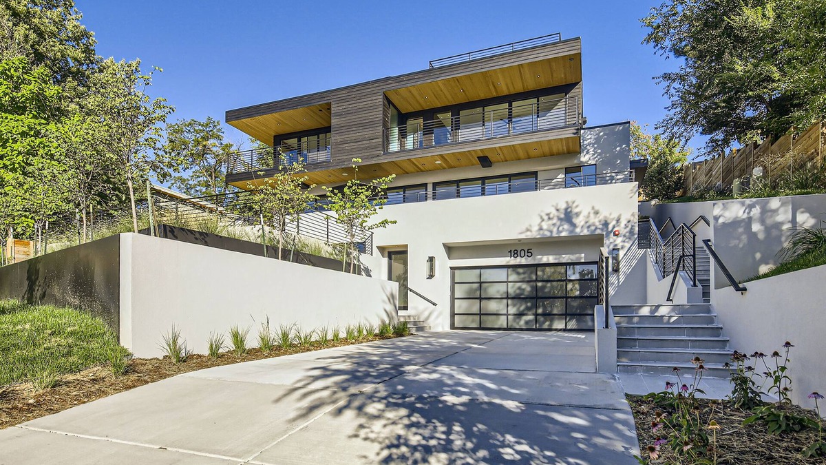 Whittier Apartment | Luxurious Rental with Ideal Downtown Proximity - Stroll to Pearl Street and CU.