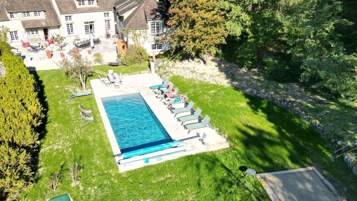 Yevre-le-Chatel Other | Luxurious residence swimming pool sauna pétanque billiards in magnificent listed village.