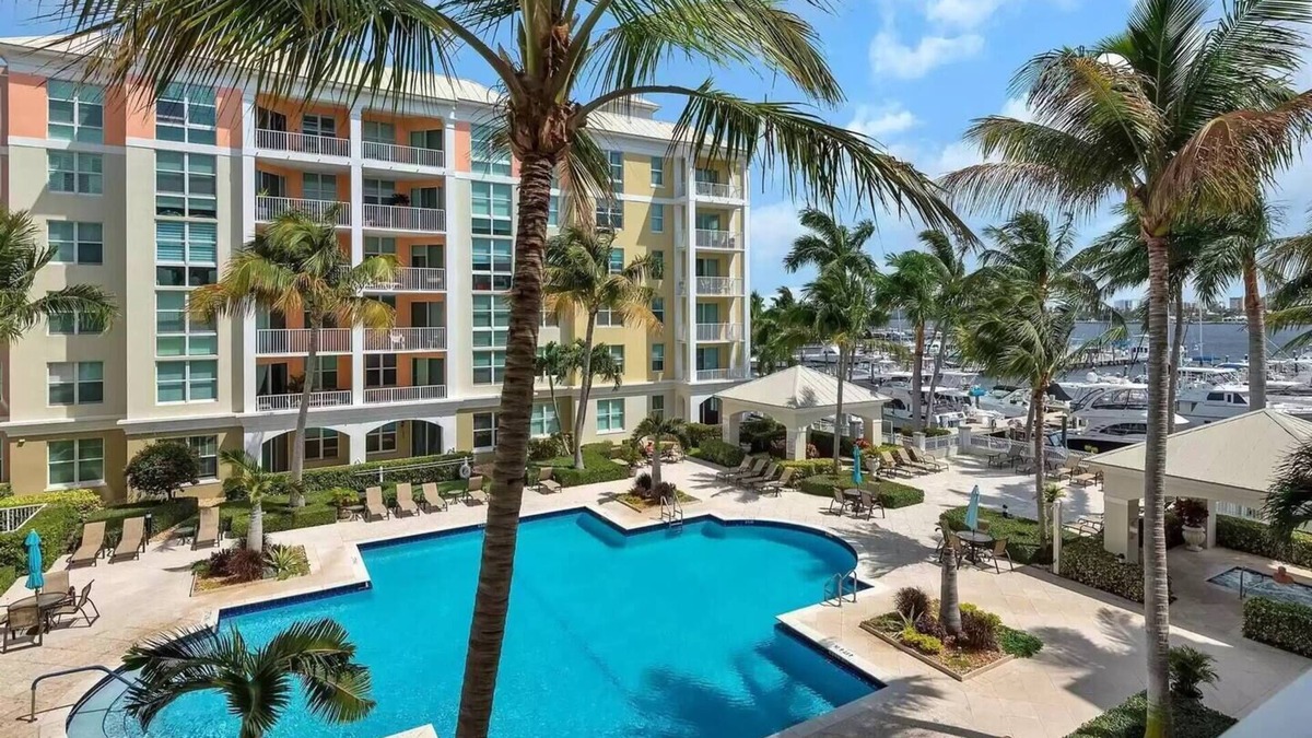 East Ocean Ave Apartment | Luxurious Resort Style 2/2 Condo in charming Lantana.