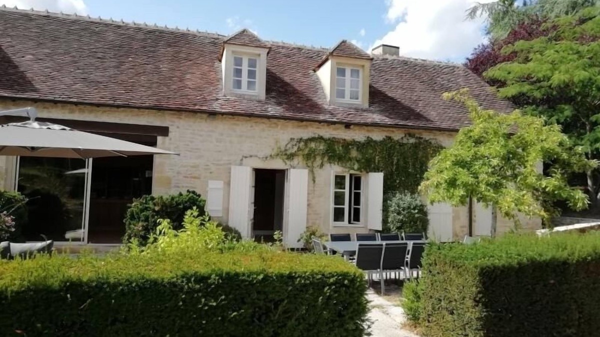 Bruere-Allichamps Cottage | Luxurious Retreat: Spacious Home & Annex, Gardens, WiFi, Near Noirlac Abbey