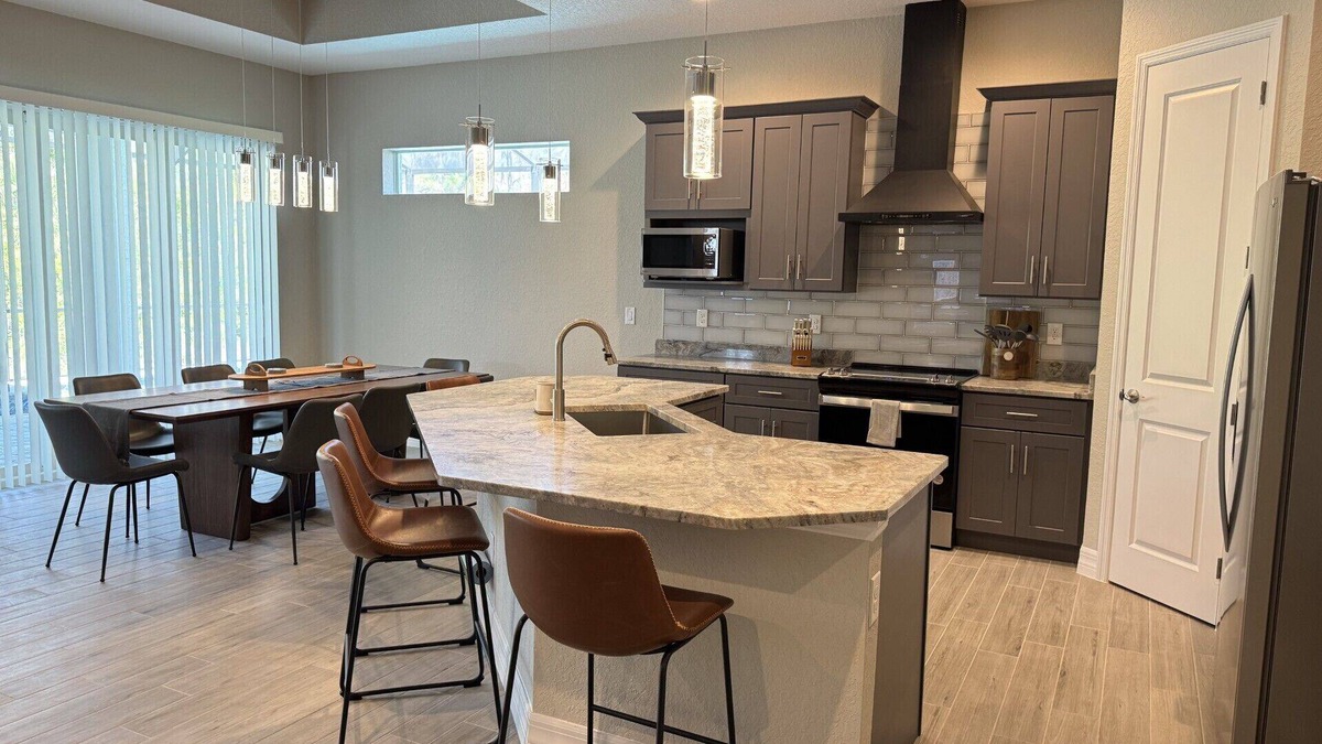 Long Meadow House | Luxurious Retreat 4BR/3.5 BA Heated pool/spa