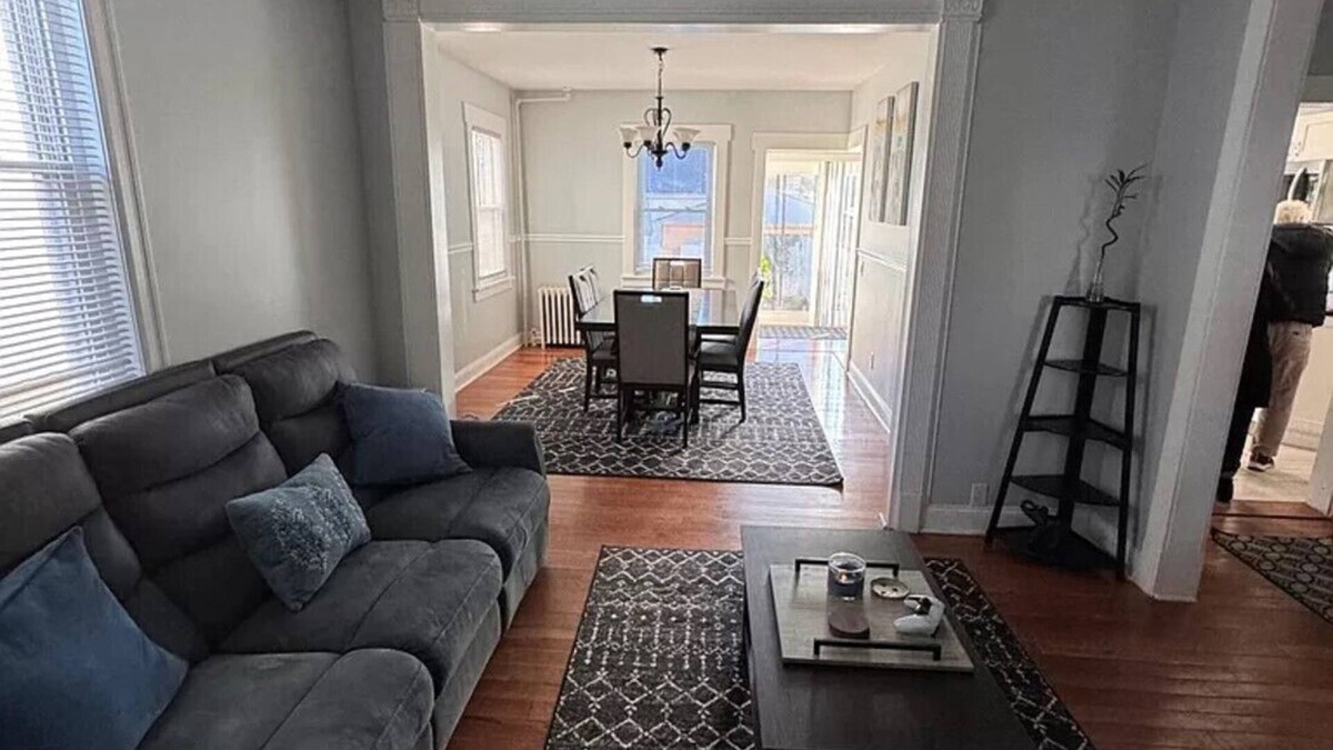 Glasser House | LUXURIOUS RETREAT IN A TRANQUIL SMALL TOWN FOR A PEACEFUL GETAWAY