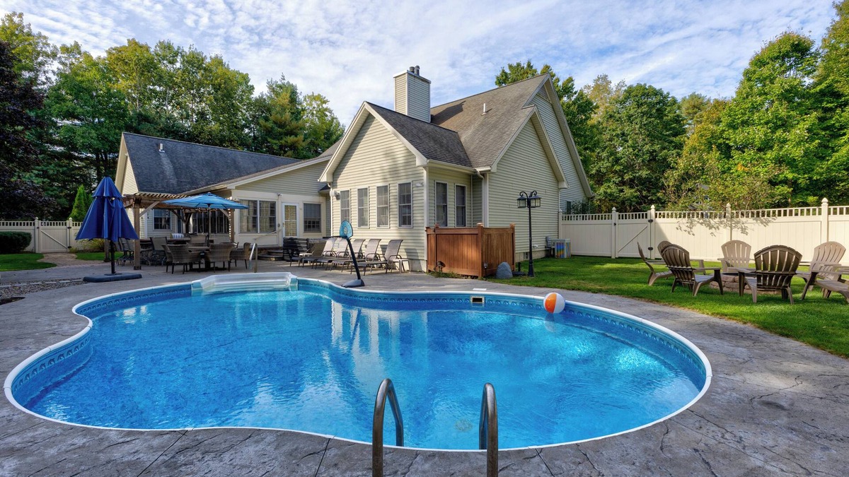 Warrensburg House | Luxurious Retreat mins from Lake George w/heated pool 20 mins to Gore