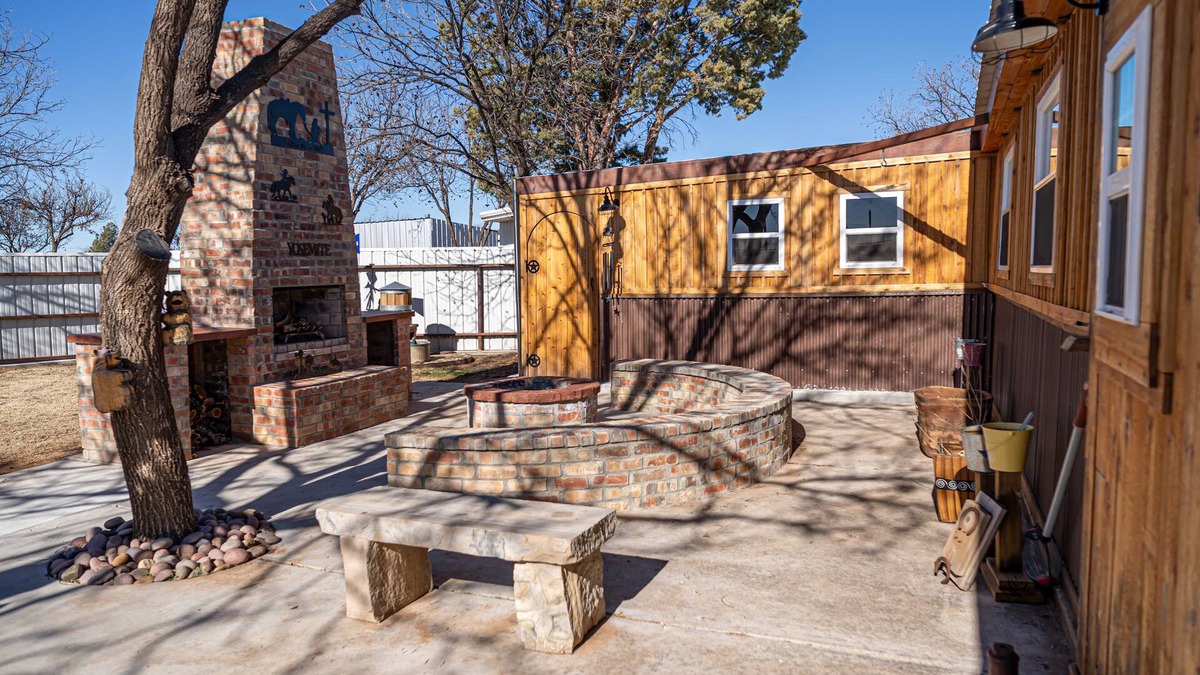 Shallowater House | Luxurious Retreat near Jones AT&T Stadium!