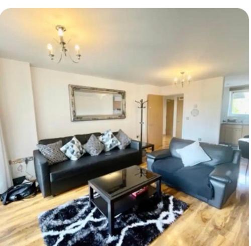 Glyndon Apartment | Luxurious river view apartment