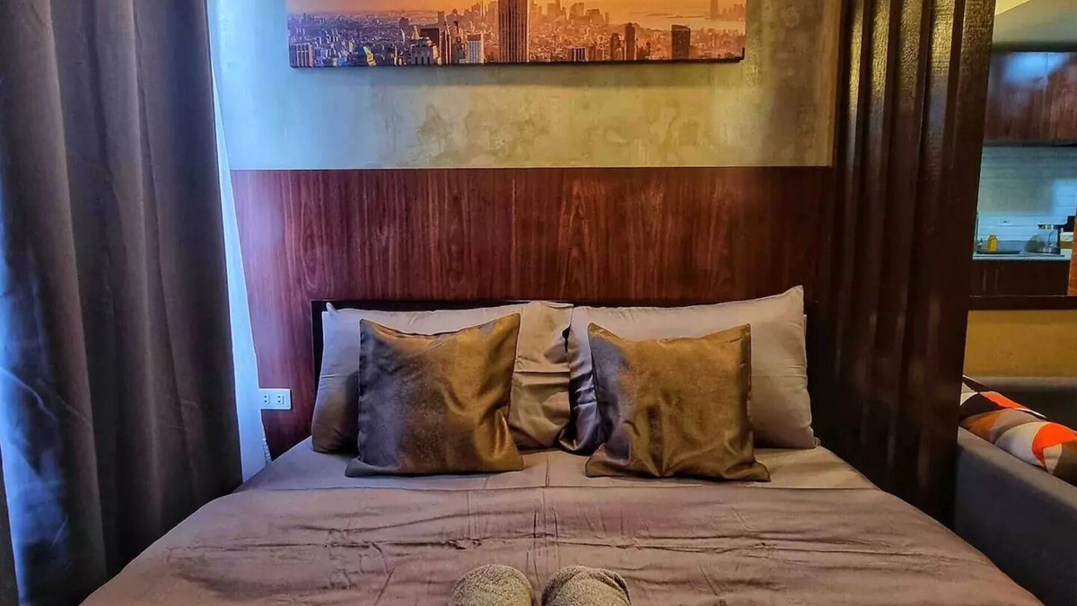 Silang Junction South House | Luxurious Romantic Getaway in a stylish Condon