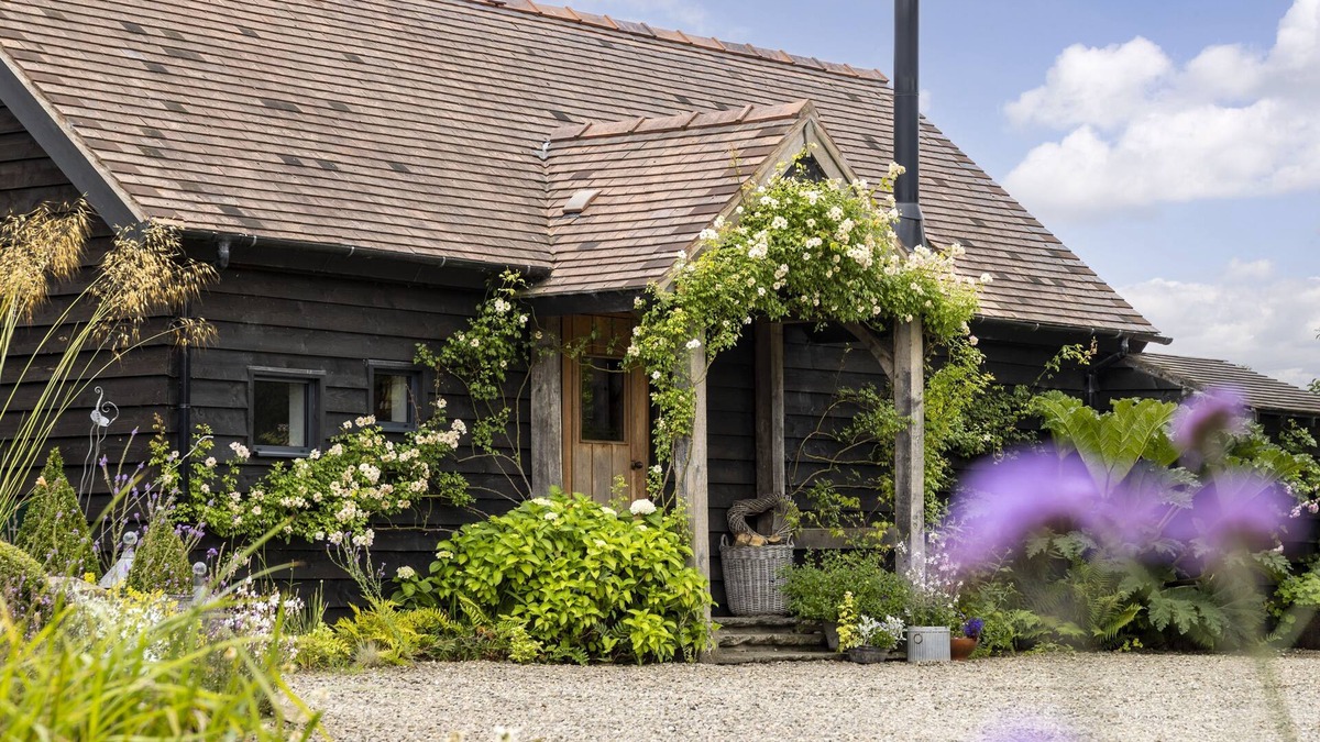 Ludwel House | Luxurious romantic retreat for two, one bedroom with en-suite bathroom - enquire now!