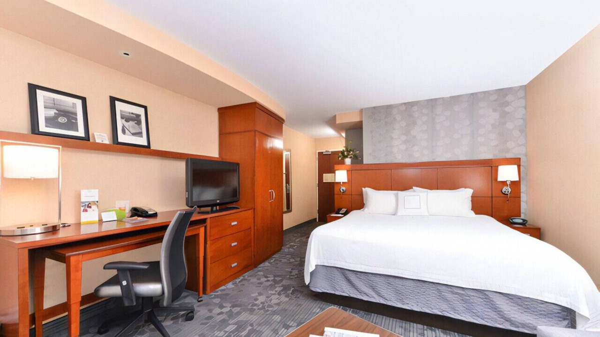 Meridian House | Luxurious Room for Business and Pleasure W/ Gym