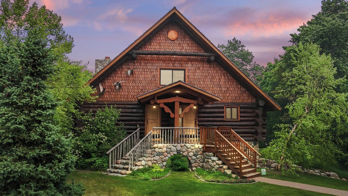 Vergas Cabin | Luxurious Rustic Cabin Getaway on Loon Lake.