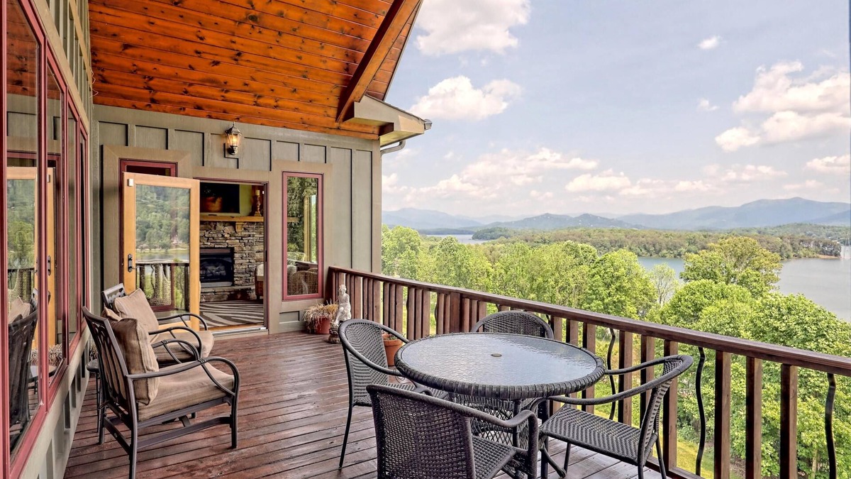Young Harris House | Luxurious Sanctuary Summit - By Chatuge Home Concierge | Incredible Mountain & Lake Chatuge Views | Sleeps 19 | 6BR Retreat, fire pit, ping pong