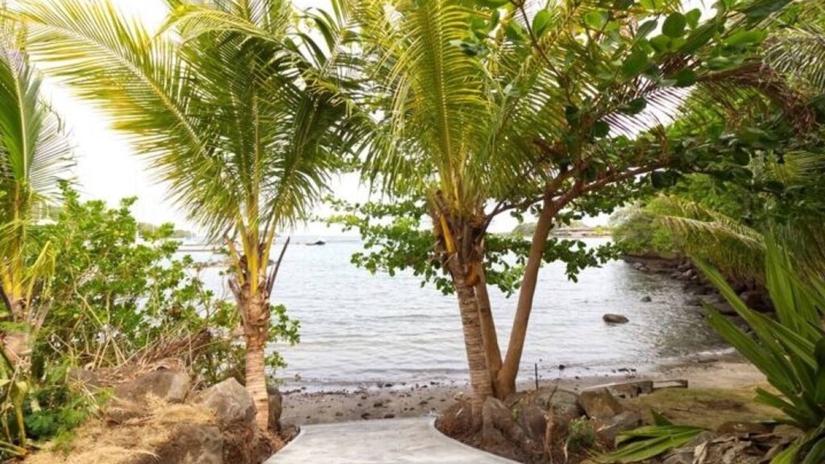 Calivigny Villa | Luxurious sea view Villa which over looks Marinann