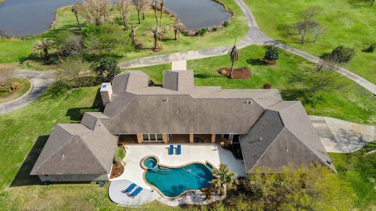 Galveston House | Luxurious Secluded Estate with Pool & Pond