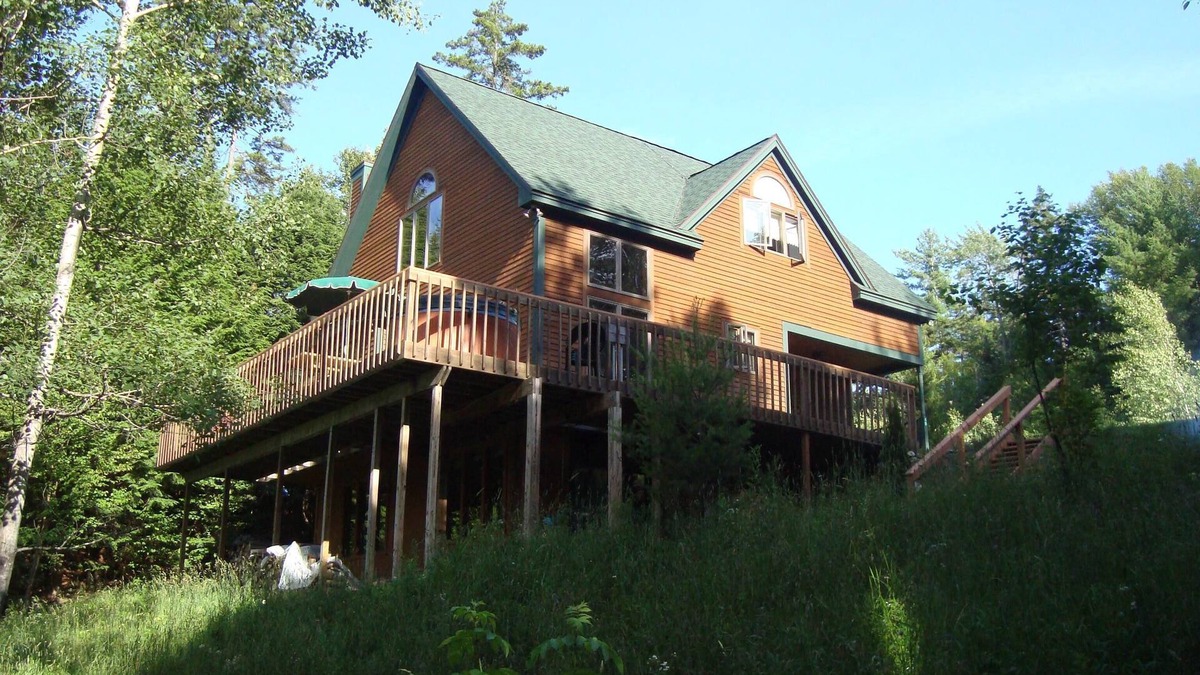 Ludlow House | Luxurious, Secluded, Ski Chalet, w/Country Decor & Hot Tub Near Okemo