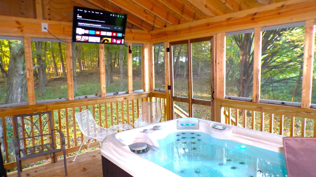 Catskill Cabin | Luxurious Serene Loft Cabin with Hot-Tub in the Heart of the Catskills