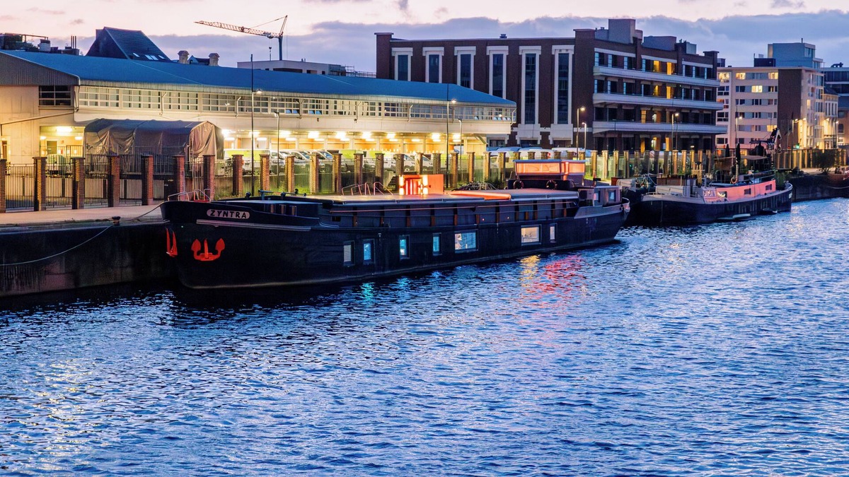 Heilig Kerst Boat Rental | Luxurious ship with focus on relaxation for large groups: anything but ordinary