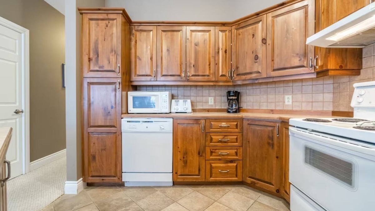Saint-Faustin-Lac-Carre Condo | 🏔️ Luxurious Ski-In/Ski-Out Mountain Retreat at Mont-Blanc – Sleeps 8